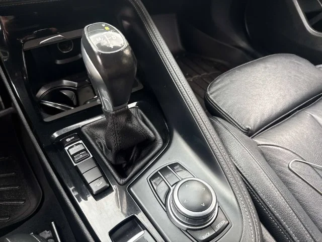 Used 2018 Blue BMW xDrive28i image 26