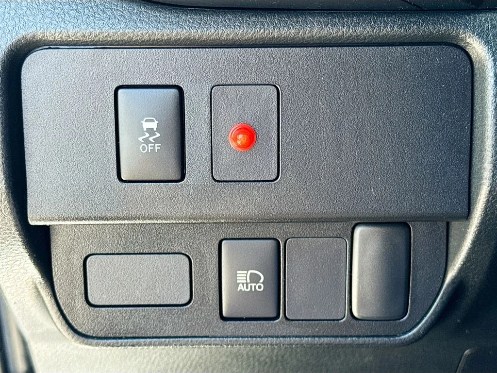 Used 2022 White Toyota SR image 11