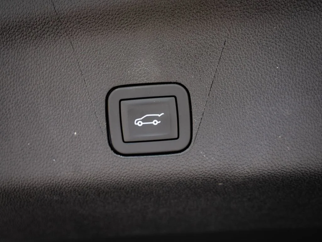Used 2025 Black Chevrolet Premier image 23