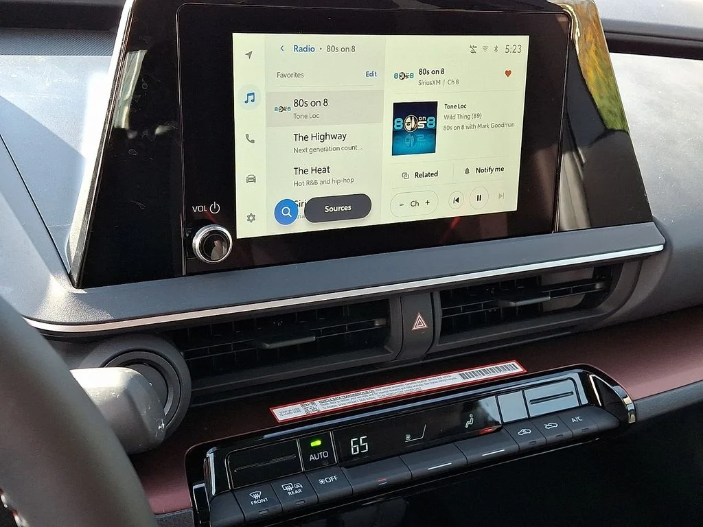 2026 Toyota Prius Plug-in Hybrid SE - Photo 16