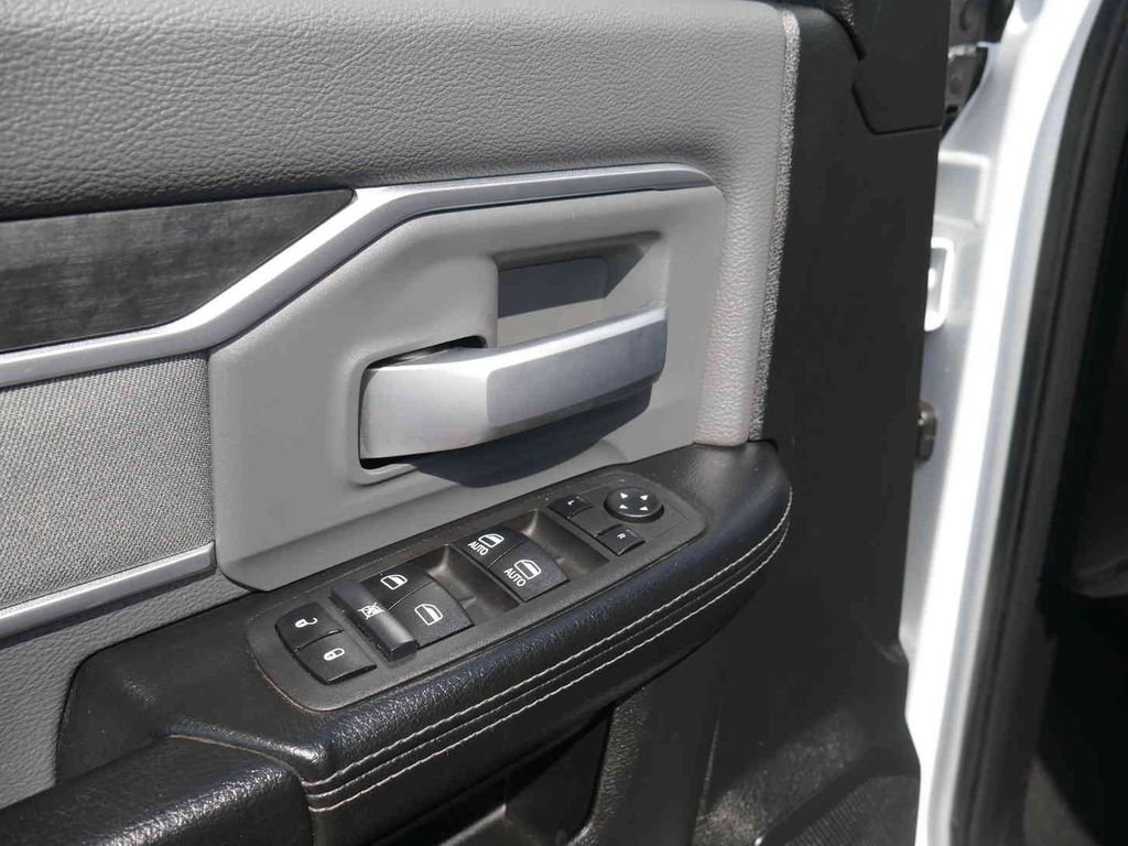 Used 2022 White Ram Big Horn image 31