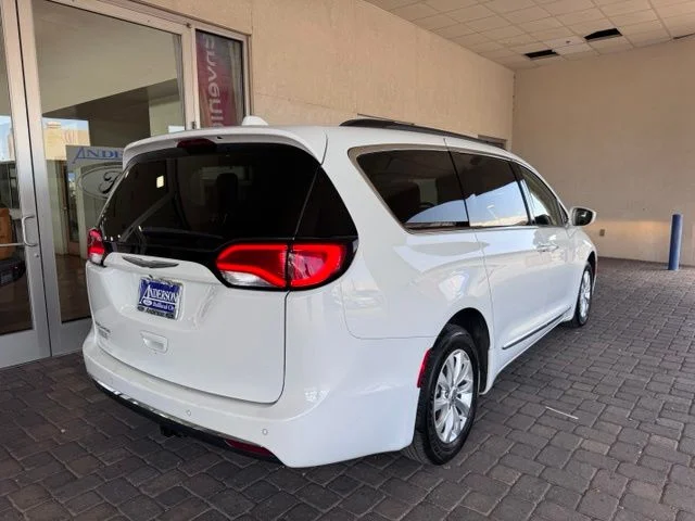 Used 2017 Bright White Clearcoat Chrysler Touring L image 5