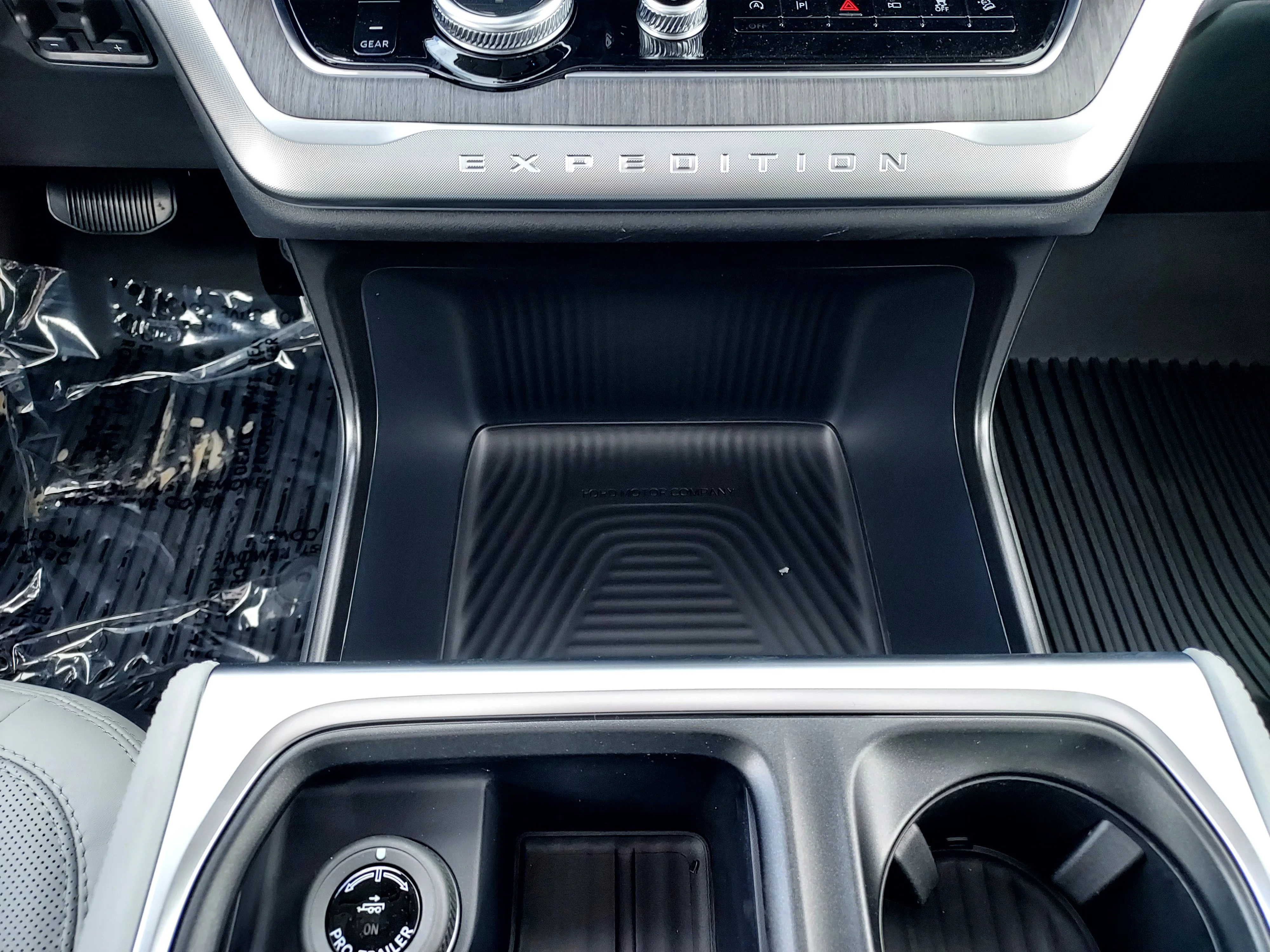 New 2026 Star White Metallic Tri-Coat Ford Platinum image 24