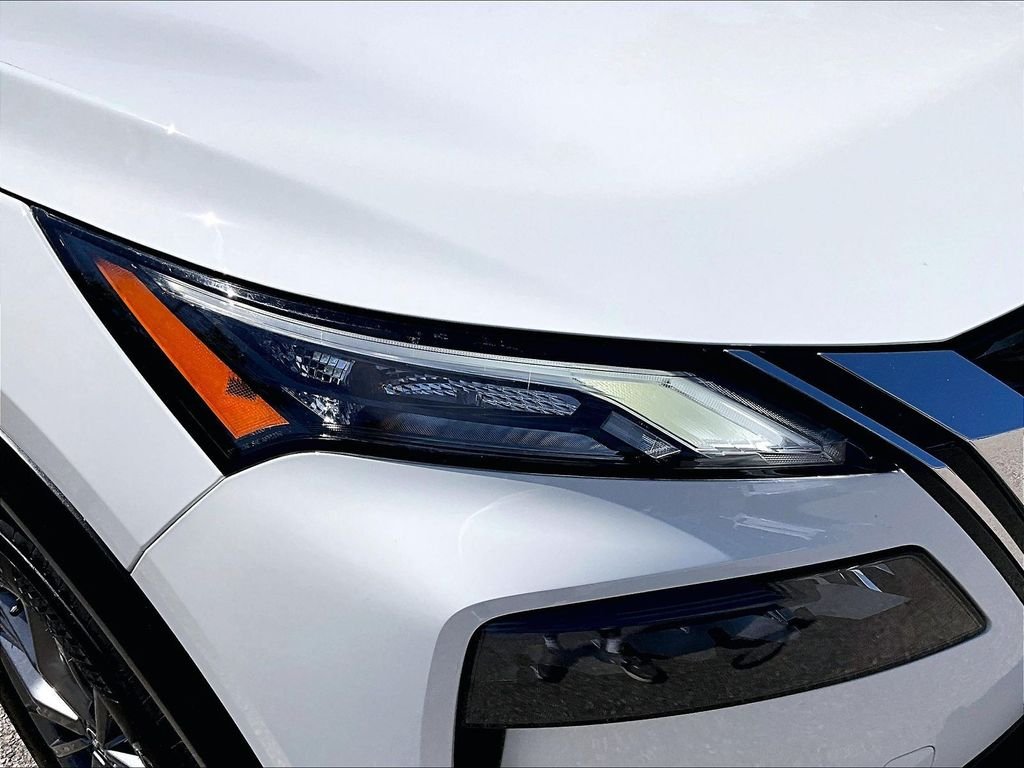 Certified Used 2023 White Nissan S image 31