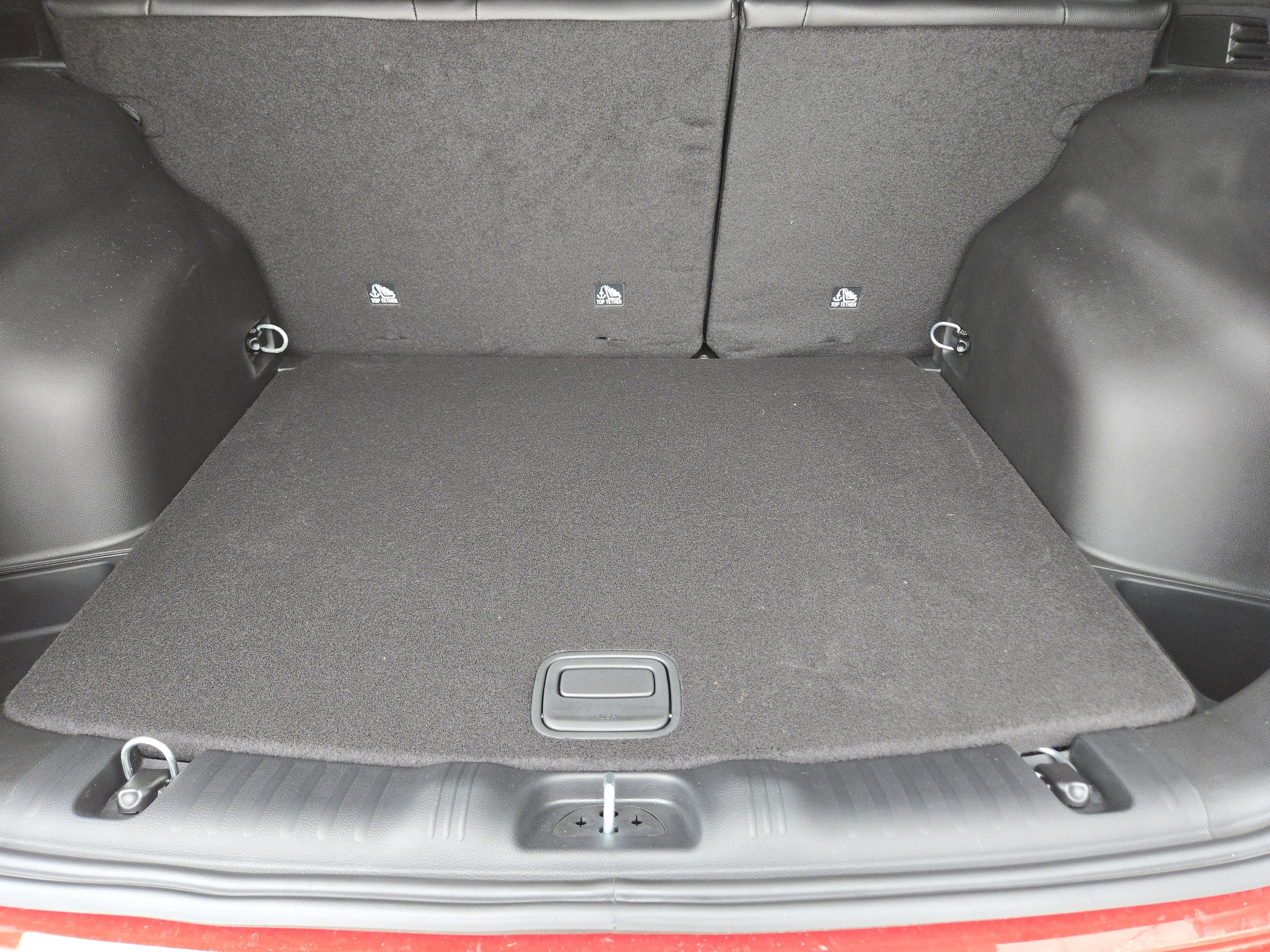 New 2026 Red Hot Pearl-Coat Exterior Paint Jeep Latitude image 21
