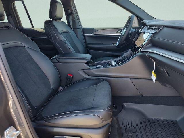 New 2026 Baltic Gray Metallic Clearcoat Jeep Laredo image 31