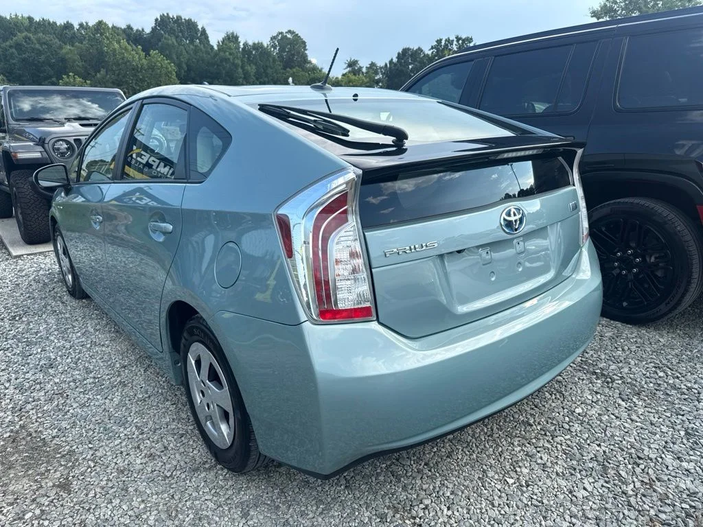 Used 2013 Beige Toyota Three image 4