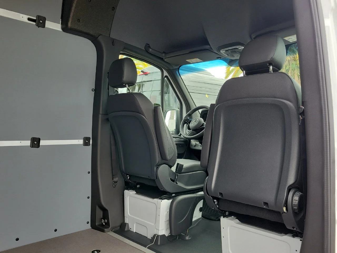 New 2026 Arctic+White Mercedes-Benz Cargo 170 WB image 14