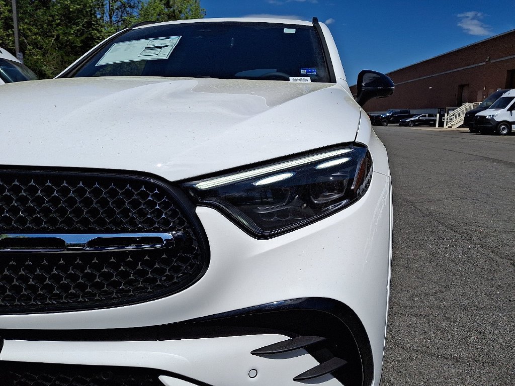New 2026 Polar White Mercedes-Benz GLC 300 image 23