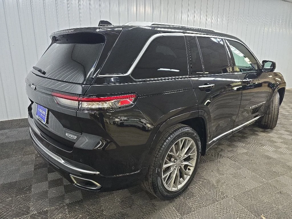Used 2023 Black Jeep Summit image 10