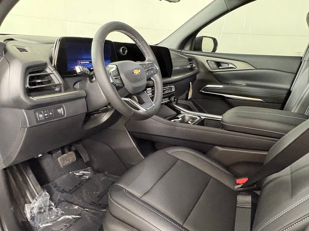 New 2026 Summit White Chevrolet LT image 27