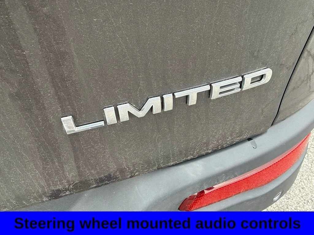 Used 2017 Granite Crystal Clearcoat Metallic Jeep Limited image 5