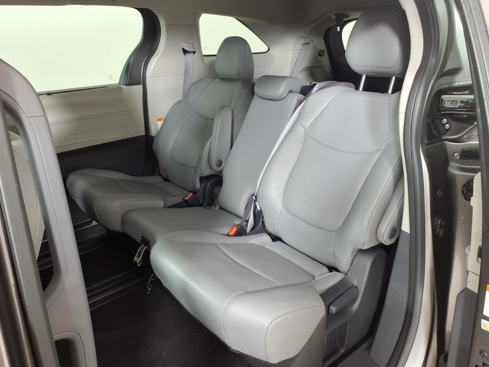 2024 Toyota Sienna XLE - Photo 25