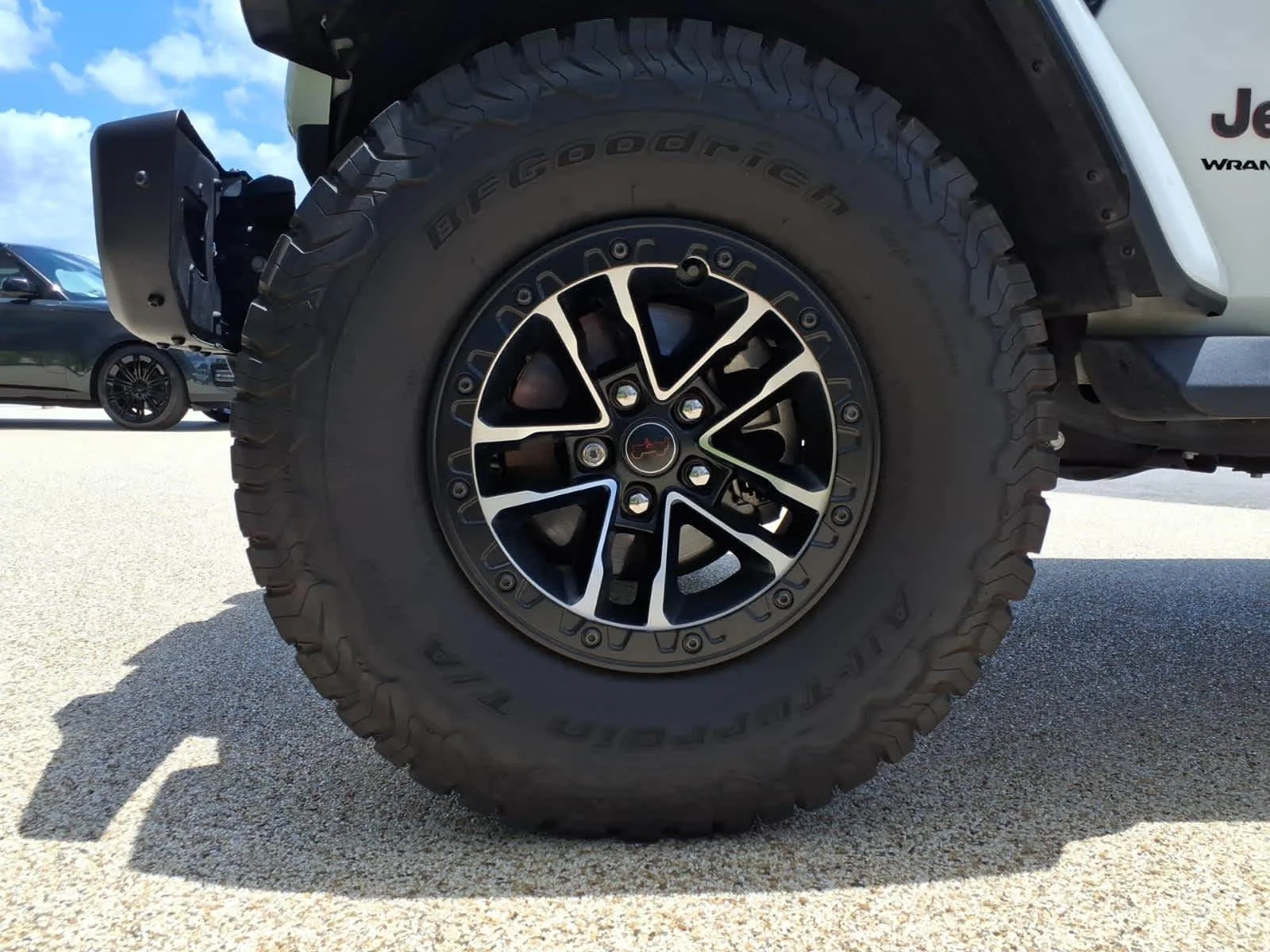 Used 2024 Bright White Clearcoat Jeep Rubicon X image 12