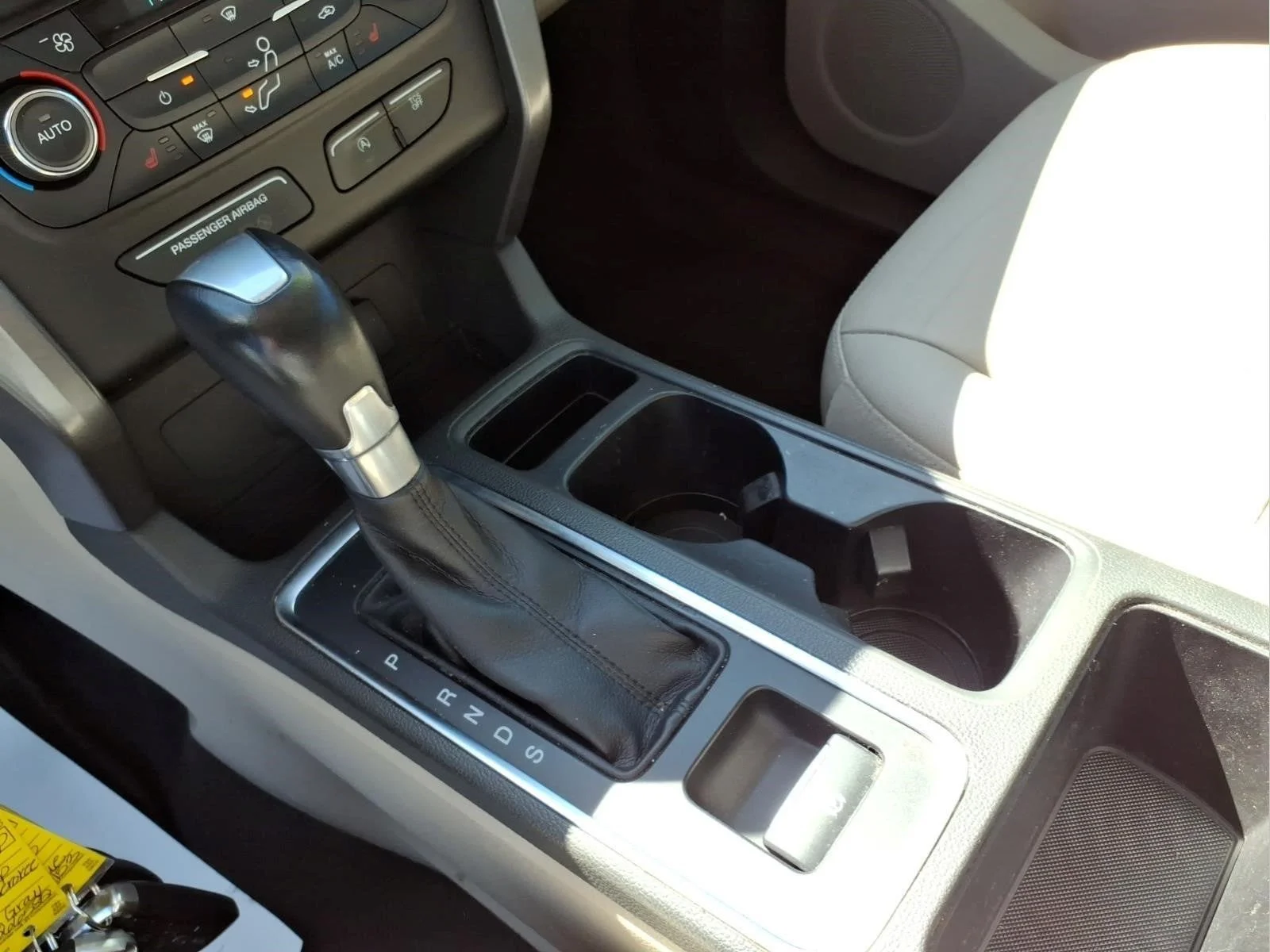 Used 2017 Oxford White Ford SE image 20
