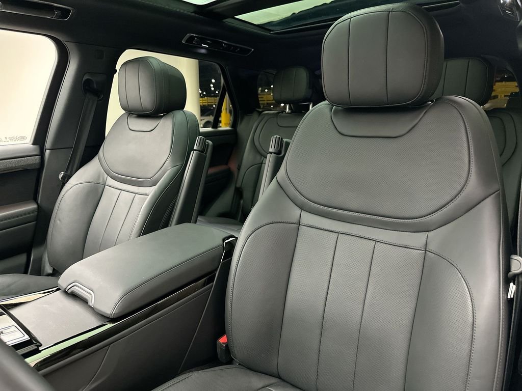 Used 2024 Fuji White Land Rover SE image 22