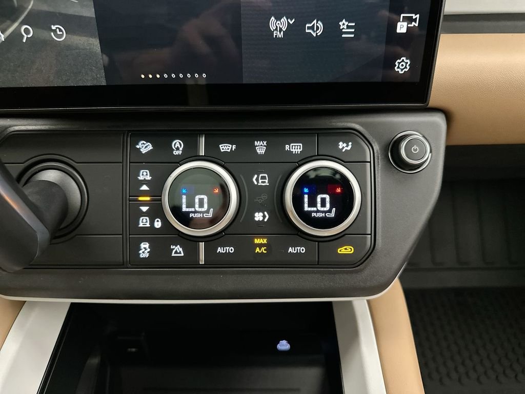 New 2026 Santorini Black Land Rover S image 13