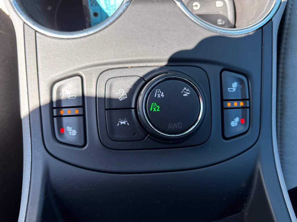 Used 2023 White GMC SLE image 31