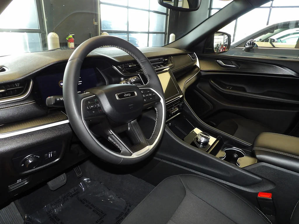 Used 2024 Baltic Gray Metallic Clear Coat Jeep Laredo image 25