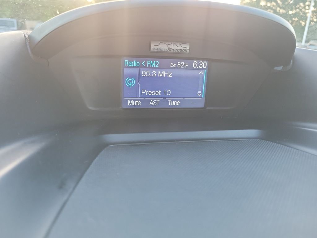 Used 2014  Ford SE image 27