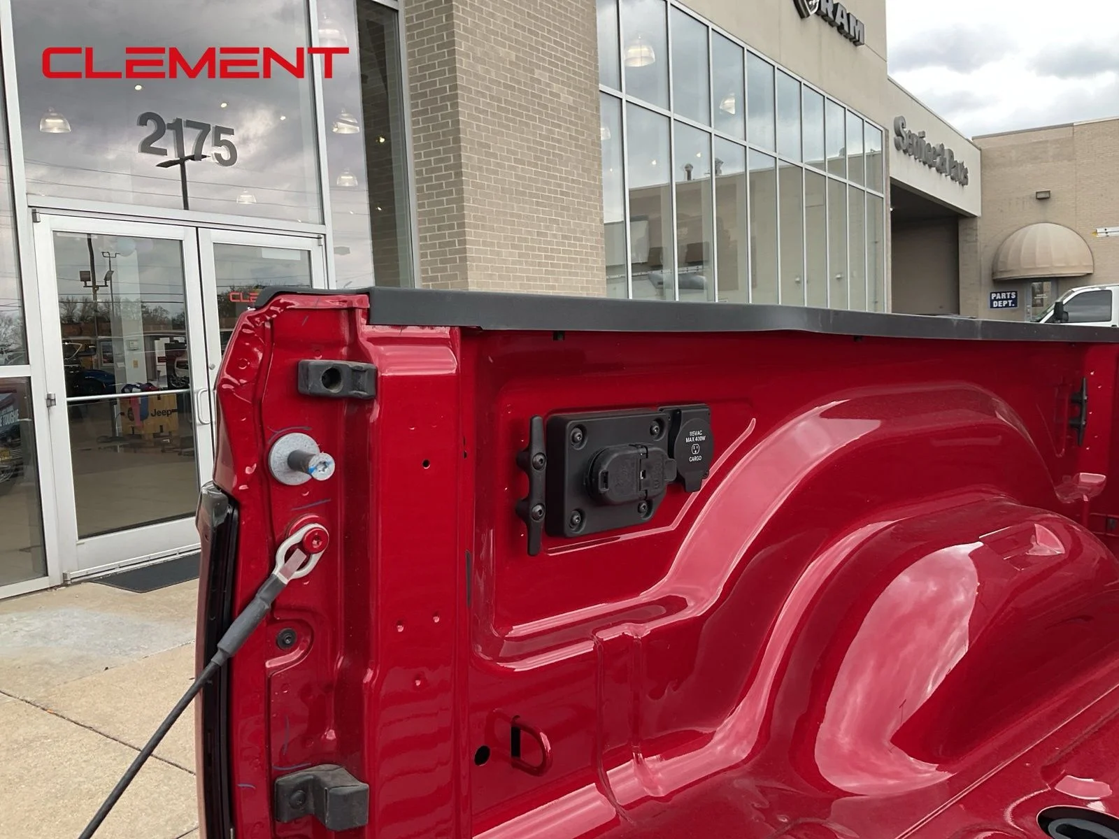 New 2026 Molten Red Pearl-Coat Exterior Paint RAM Tradesman image 8