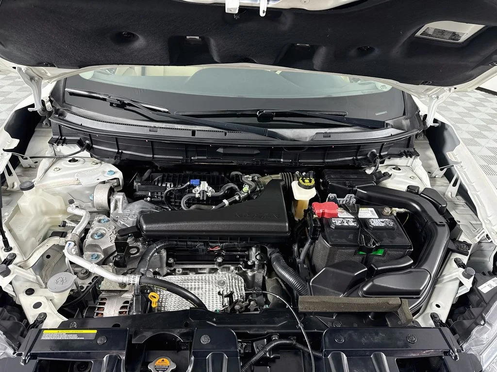 Used 2016 White Nissan SV image 31