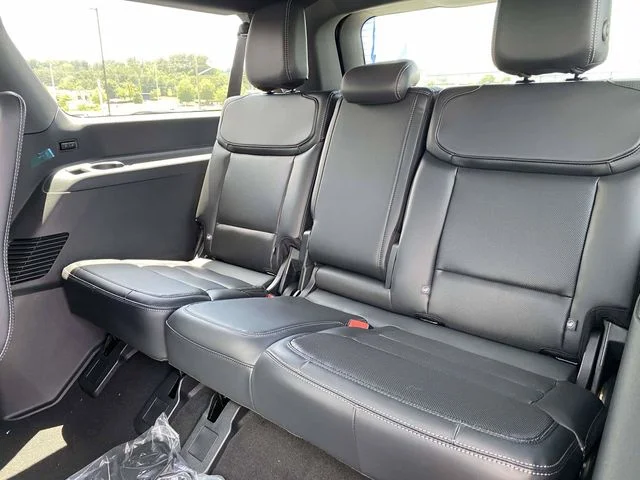New 2026 Space Silver Metallic Ford Platinum image 9