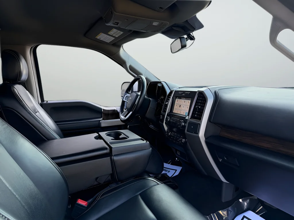 Used 2019 Silver Ford Lariat image 28
