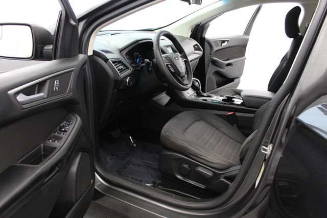 Used 2016 Magnetic Metallic Ford SE image 16