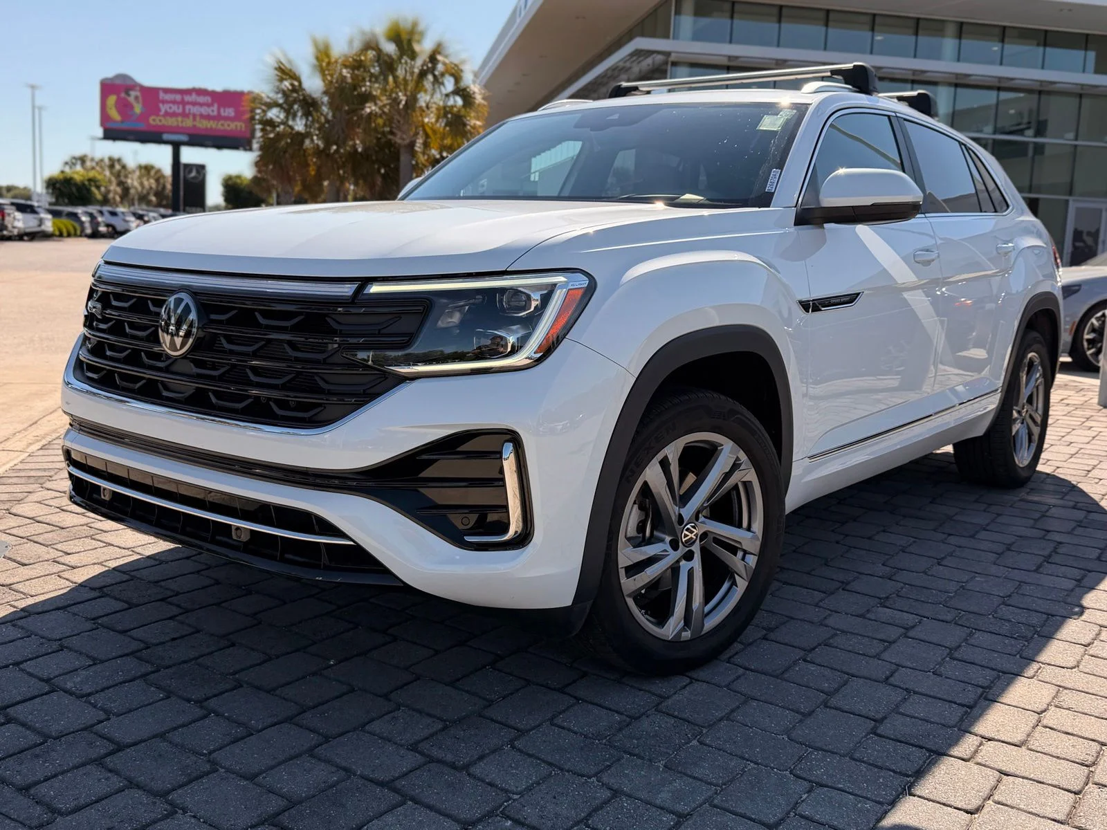 2024 Volkswagen Atlas Cross Sport 2.0T SEL R-Line 4MOTION's photo
