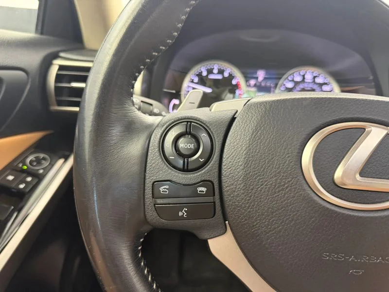 2016 Lexus IS 200t - Photo 38