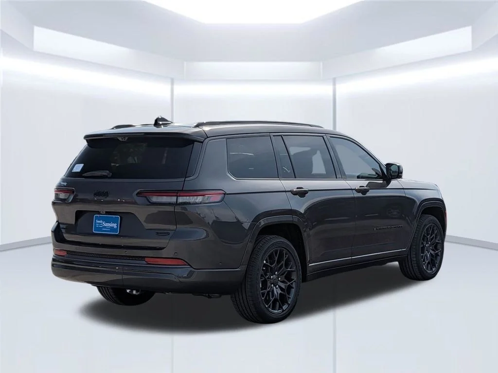 New 2026 Gray Jeep Summit image 7