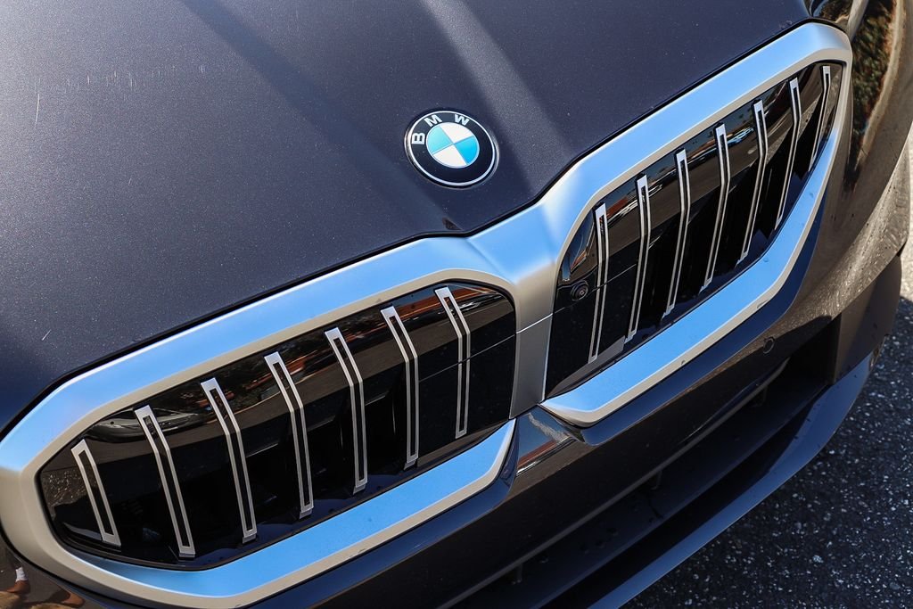 New 2027 Dark Graphite Metallic BMW 530i image 11