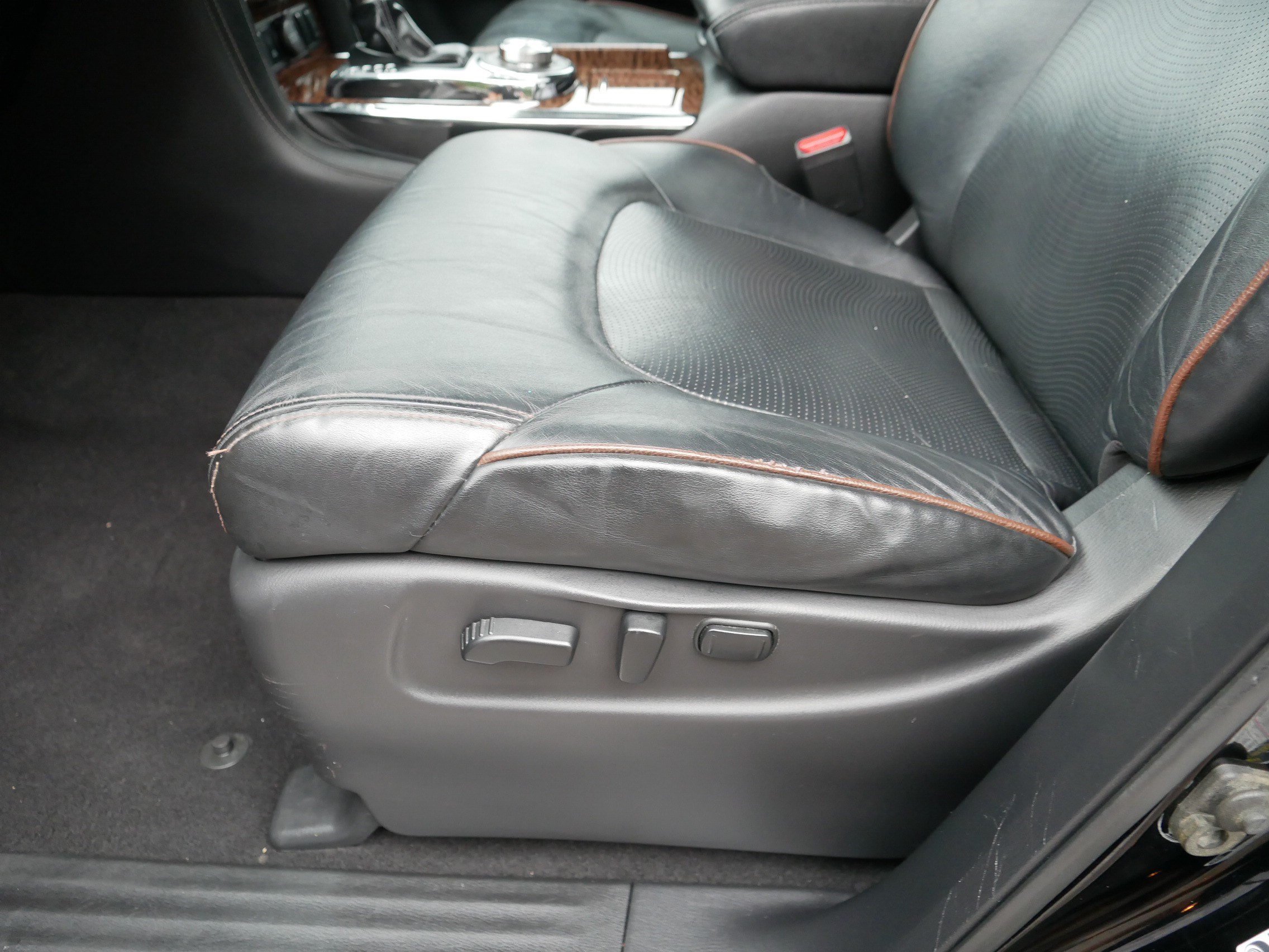Used 2019 Super Black Nissan SL image 20