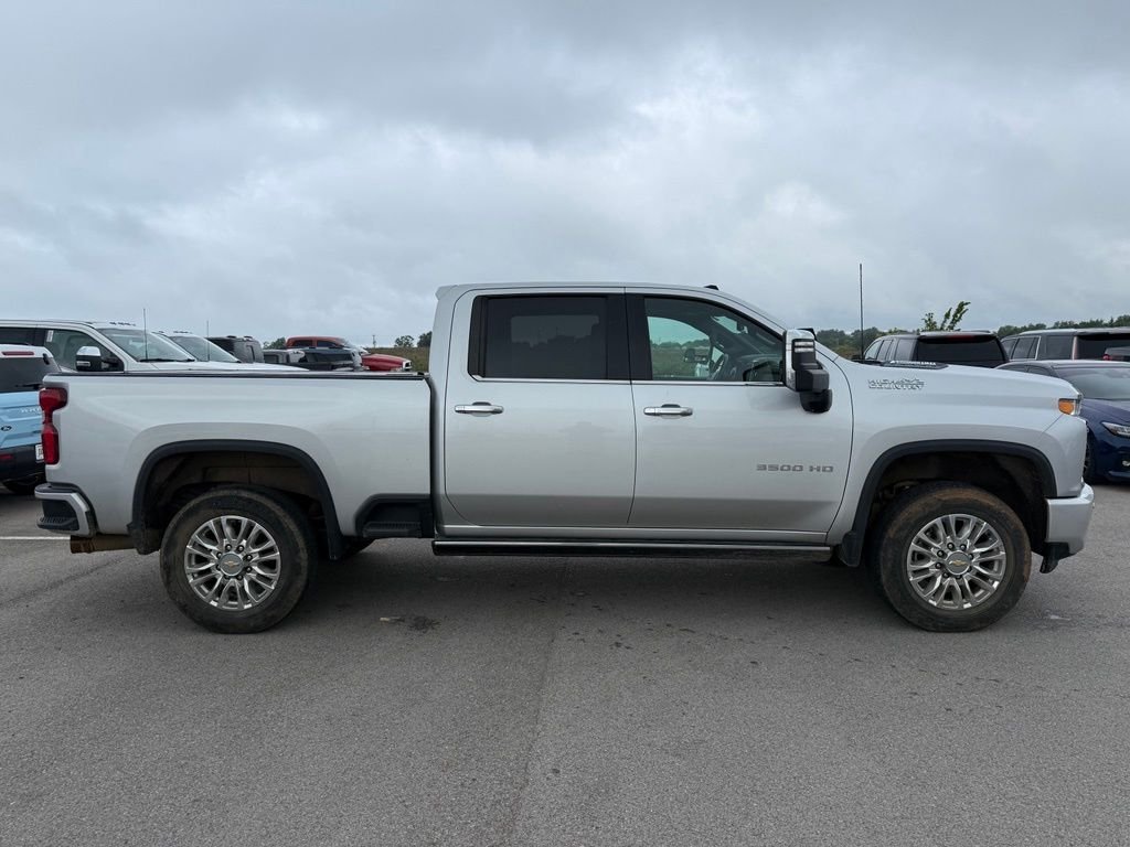 Used 2022 Silver Ice Metallic Chevrolet High Country image 15