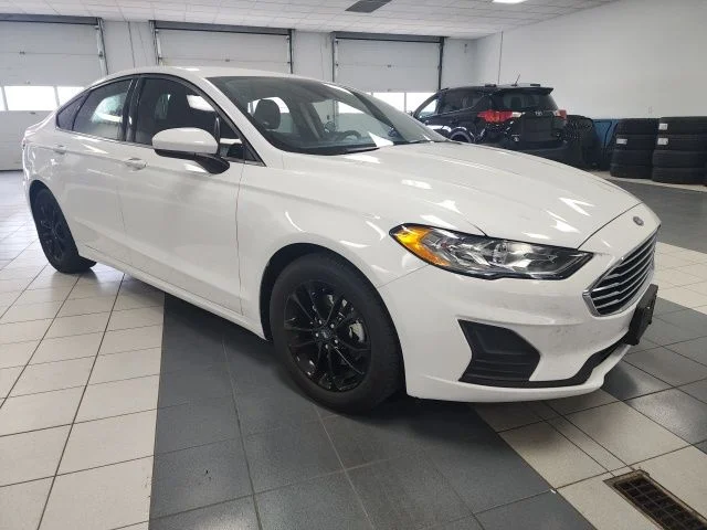 Used 2020 Oxford White Ford SE image 1