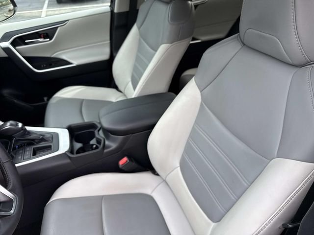 Used 2021 Black Toyota XLE Premium image 20
