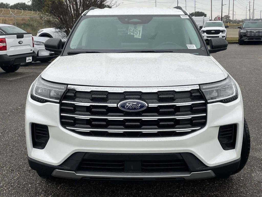 New 2026 Star White Metallic Tri-Coat Ford Active image 8