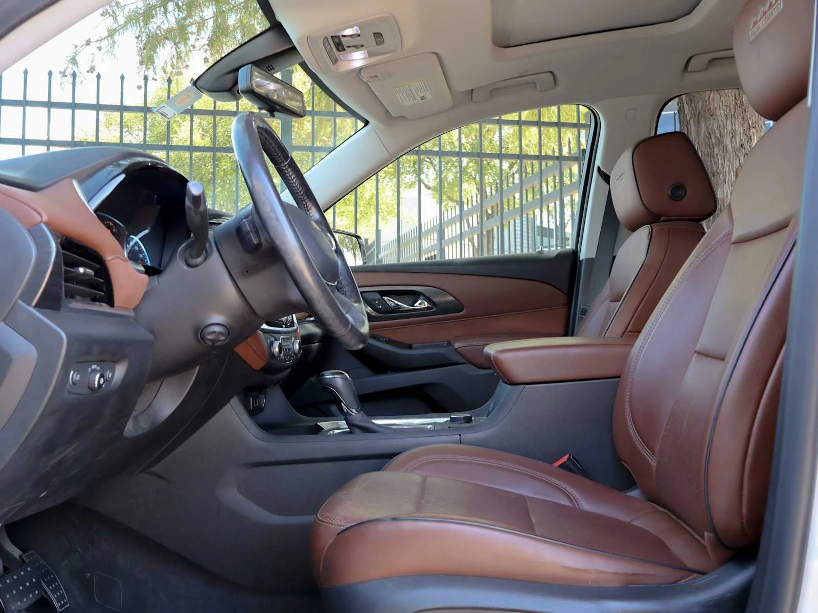 Used 2019 Summit White Chevrolet High Country image 13