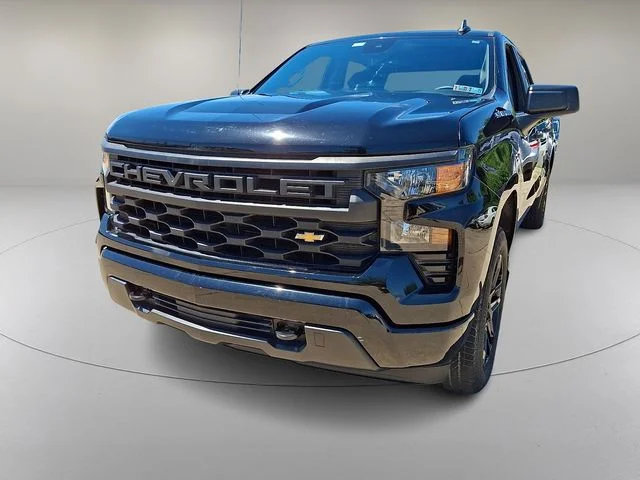 Used 2022 Black Chevrolet Custom image 4