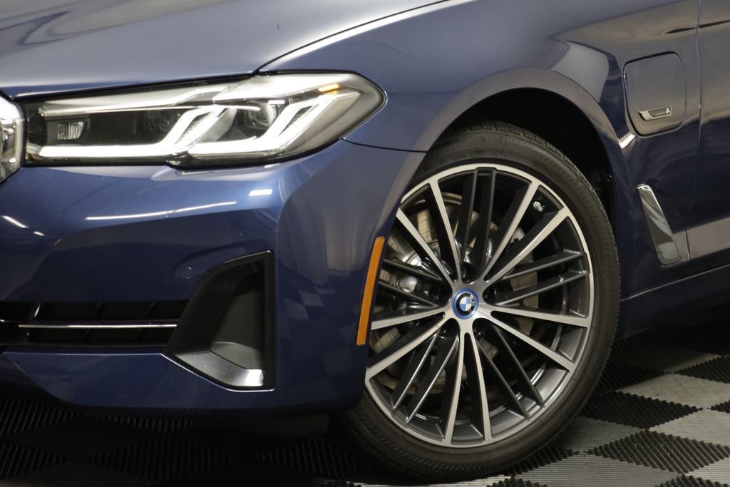 Used 2022 Phytonic Blue Metallic BMW 530e iPerformance image 3