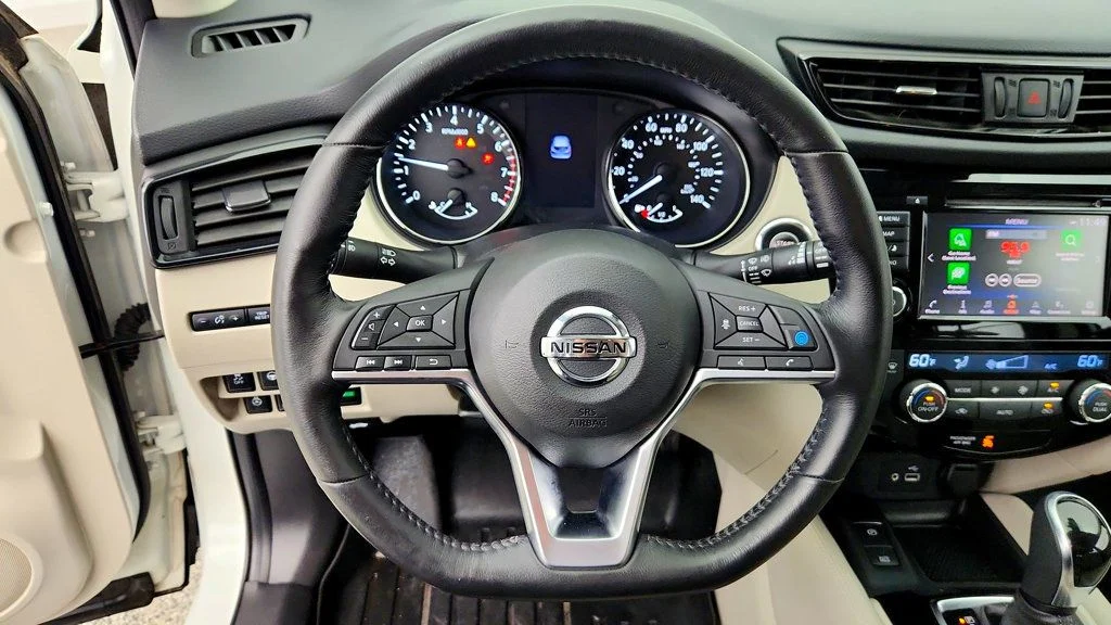 Used 2019 Pearl White Tricoat Nissan AWD SL w/ Premium Package, Moonroof & Bose Audio image 14