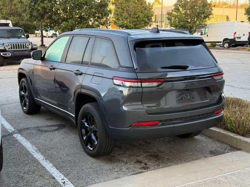 Used 2023 Baltic Gray Metallic Clearcoat Jeep Altitude X image 3