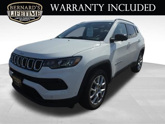 2024 Jeep Compass Latitude Lux 4X4's photo