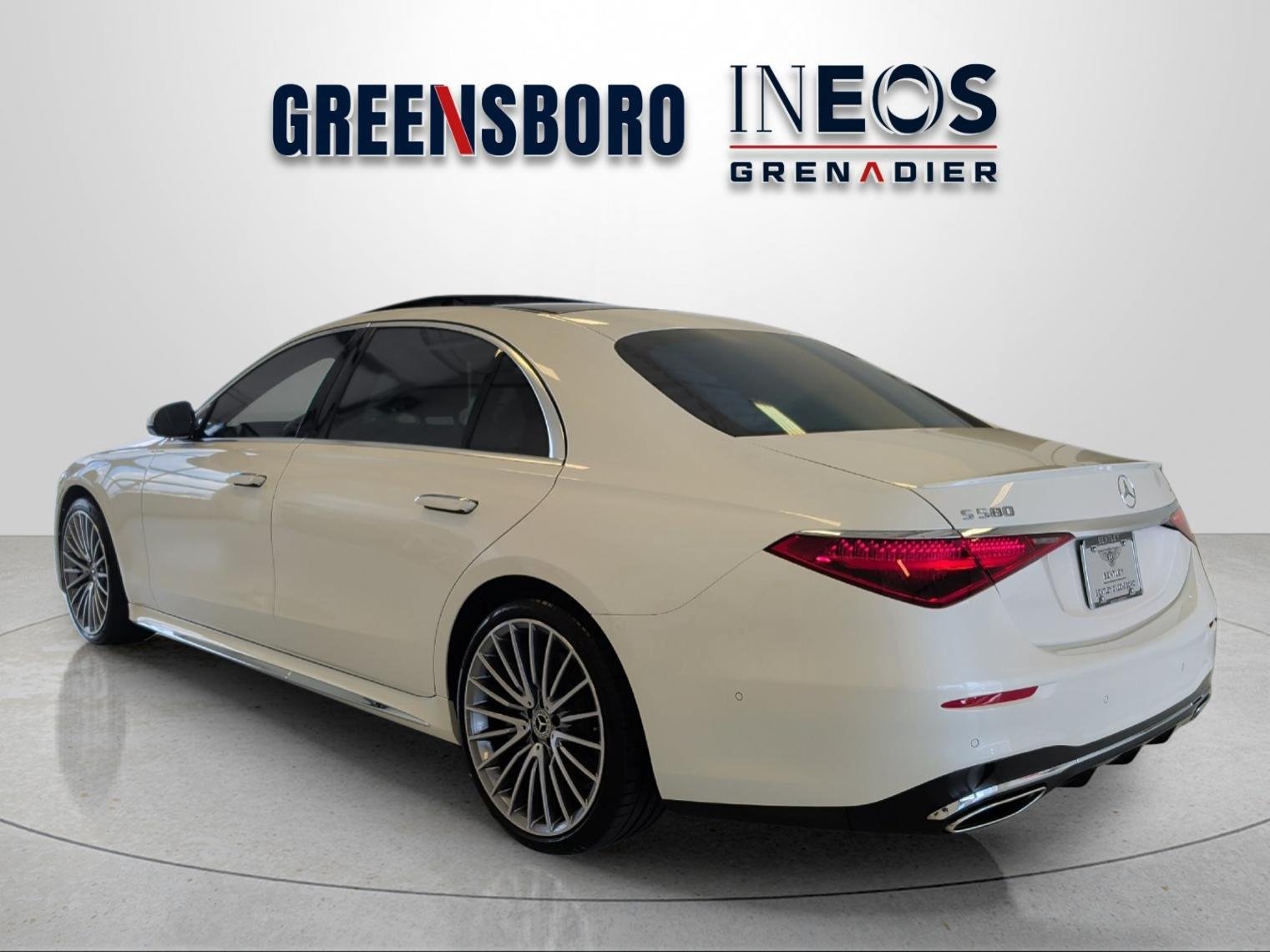 Used 2023 MANUFAKTUR Diamond White Mercedes-Benz S 580 image 3