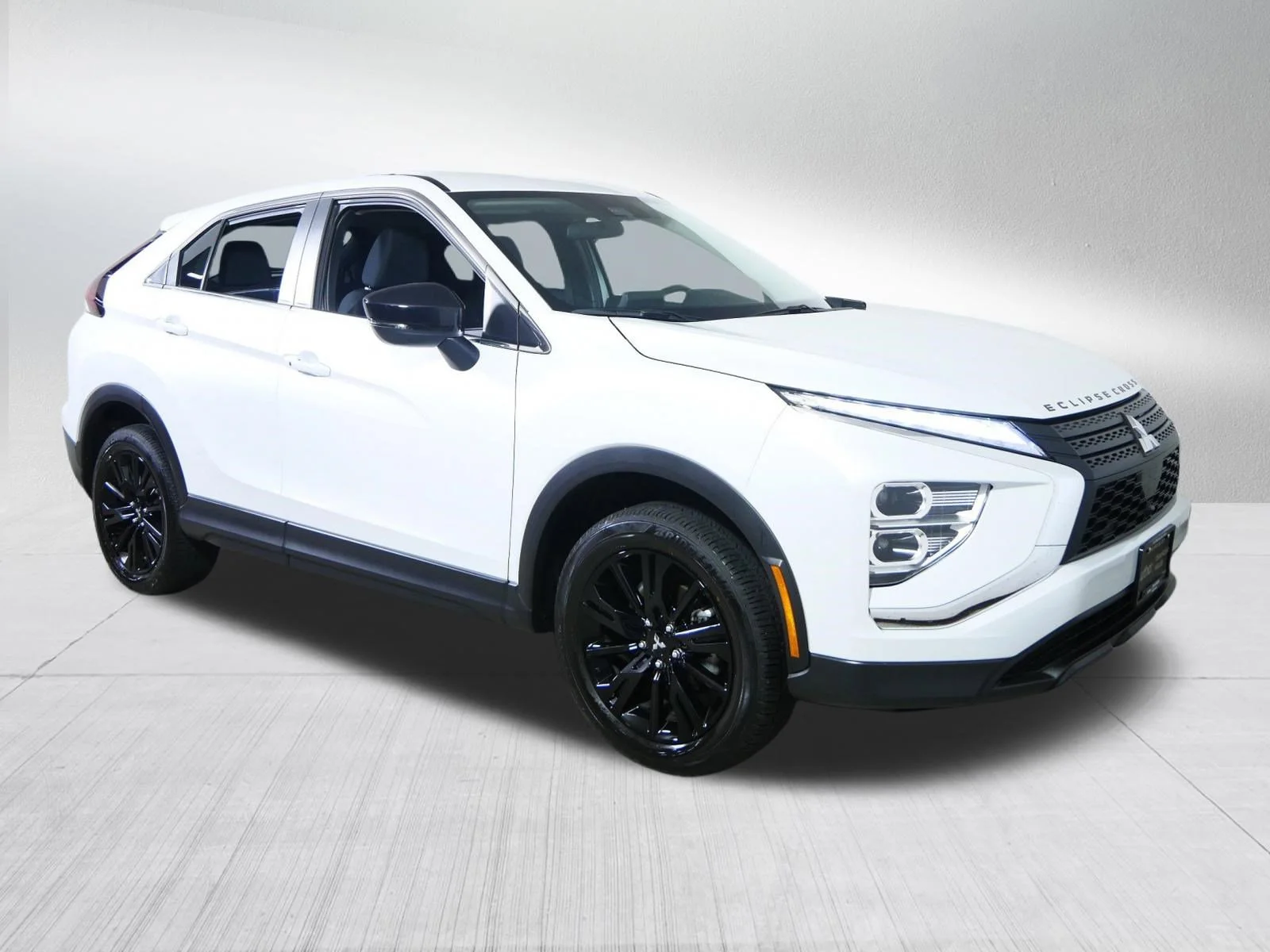 2024 Mitsubishi Eclipse Cross LE S-AWC's photo
