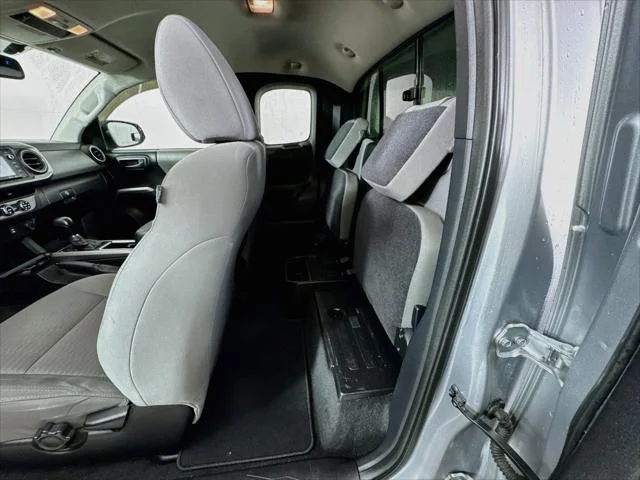Certified Used 2017 SILVER ME Toyota  image 21