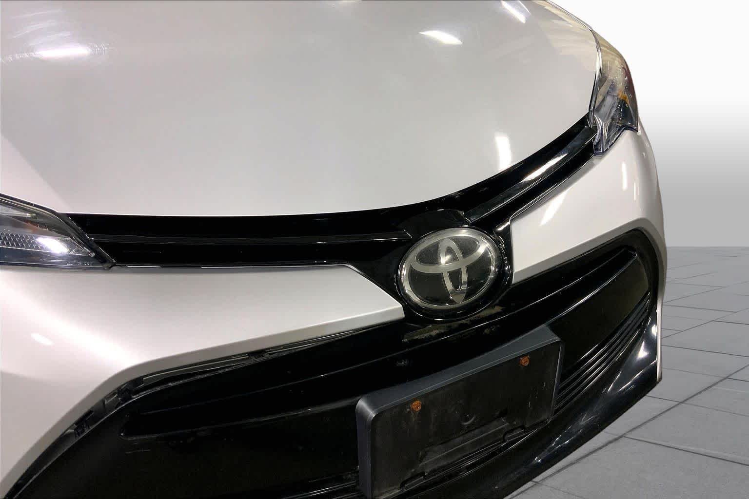 Used 2017 Classic Silver Metallic Toyota LE image 30
