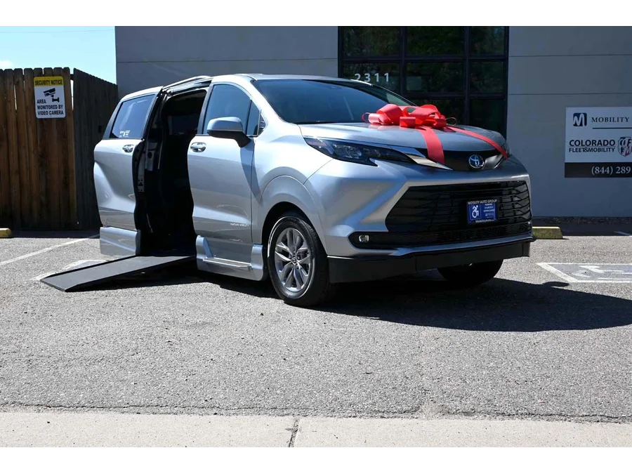 New 2025 SILVER Toyota XLE+ AWD Mobility Handicap Van image 2