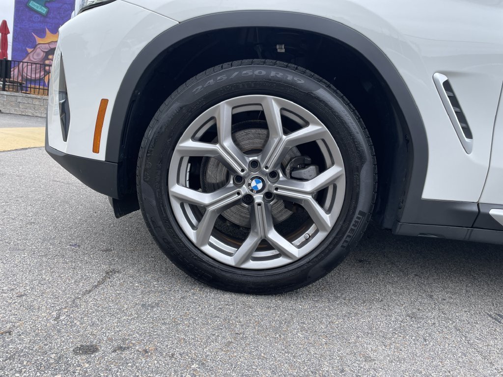 Used 2023 White BMW xDrive30i image 9